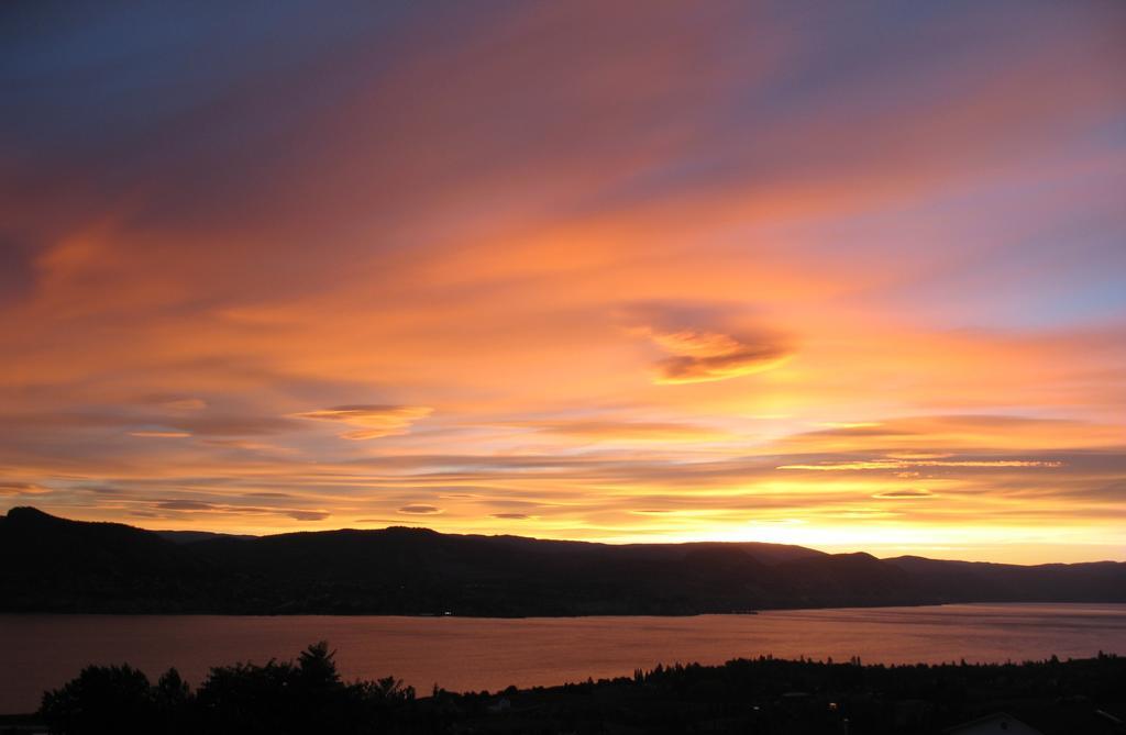Above Naramata Bed & Breakfast Exterior photo